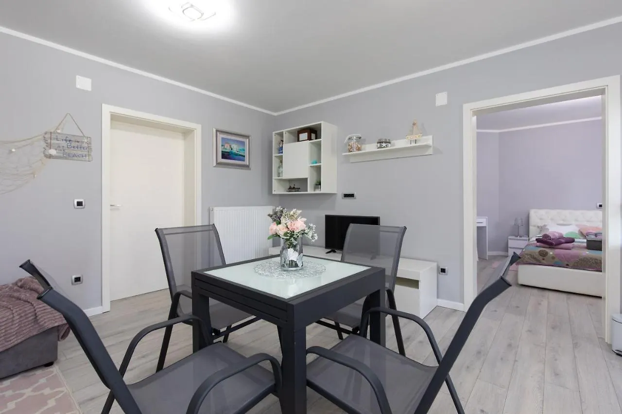 Apartment Odore Di Mare With Beautiful Garden Krk Town