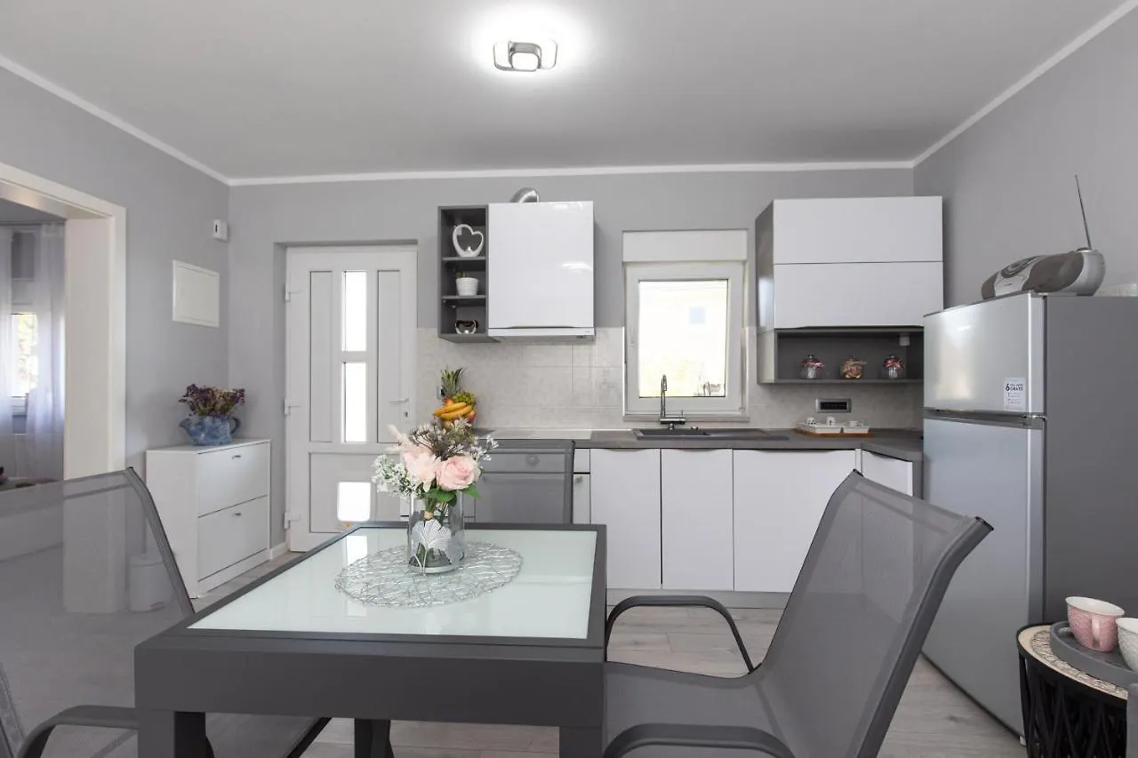 Apartment Odore Di Mare With Beautiful Garden Krk Town
