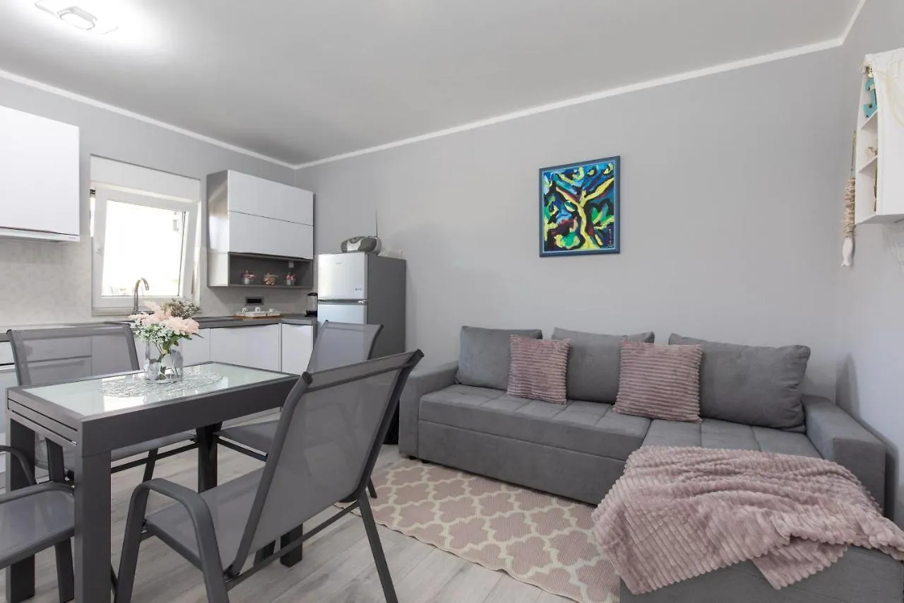 Apartment Odore Di Mare With Beautiful Garden Krk Town Croácia