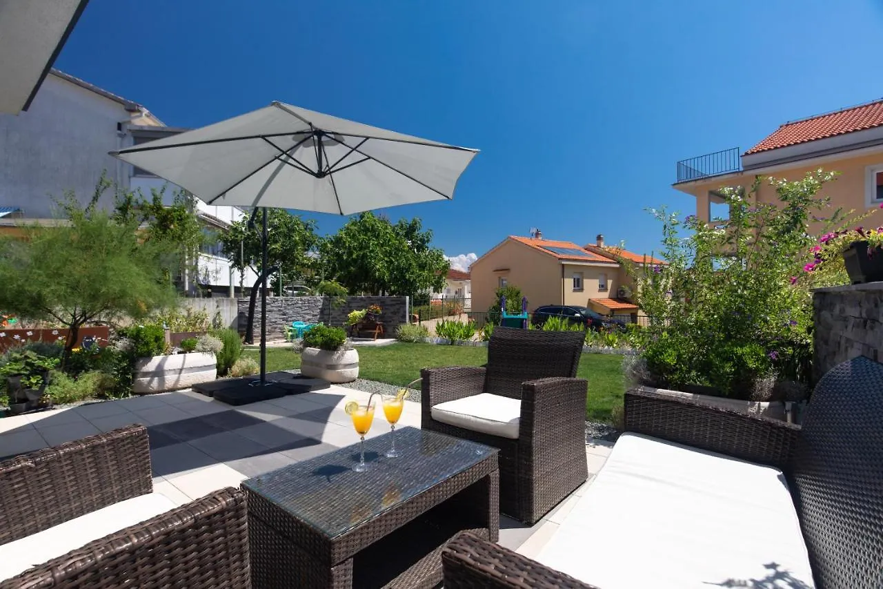Apartment Odore Di Mare With Beautiful Garden Krk Town