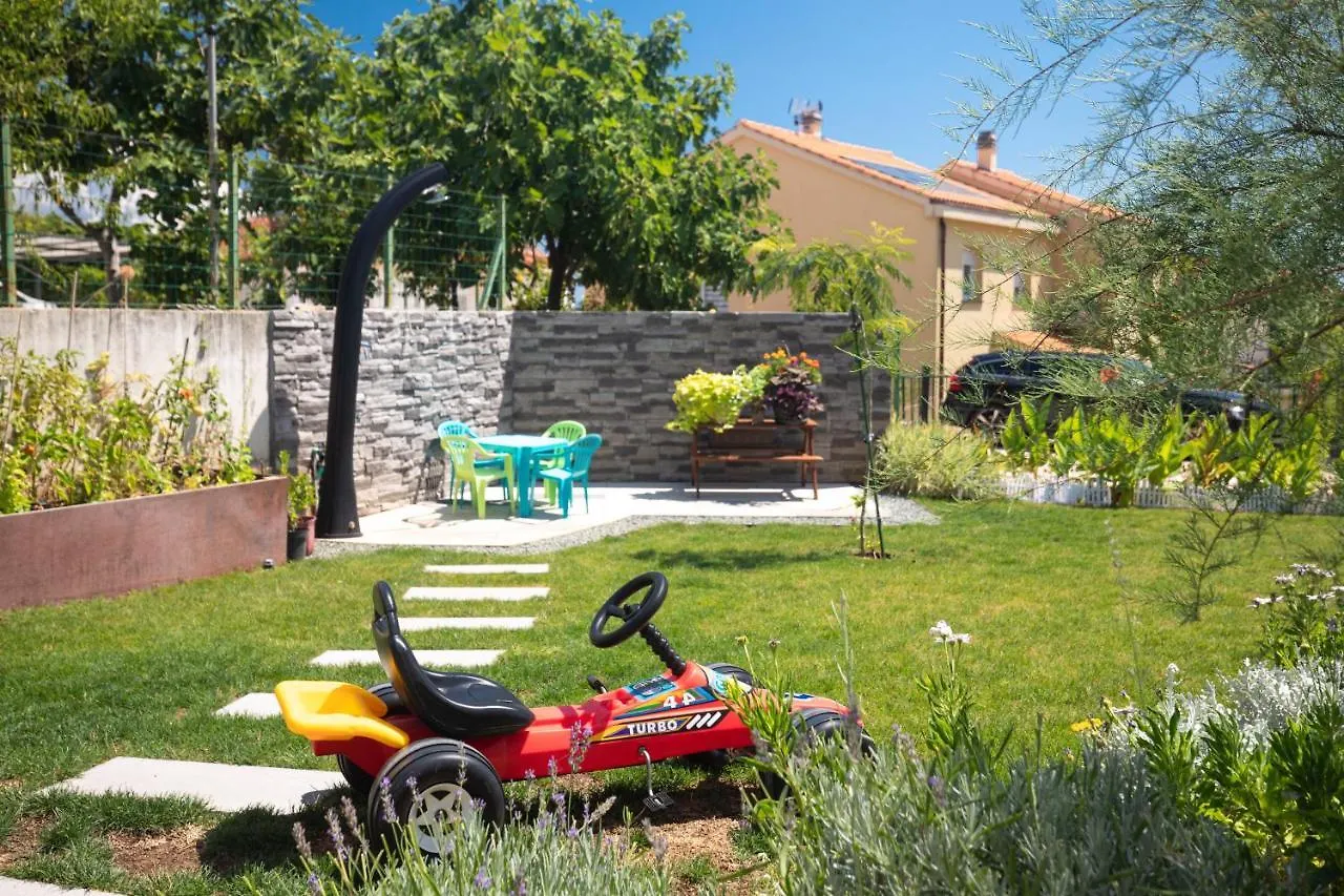 Apartment Odore Di Mare With Beautiful Garden Krk Town