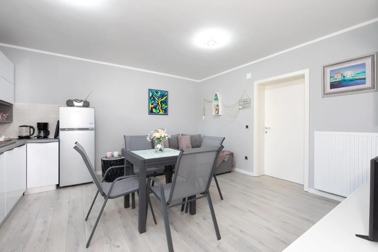 Apartment Odore Di Mare With Beautiful Garden Krk Town